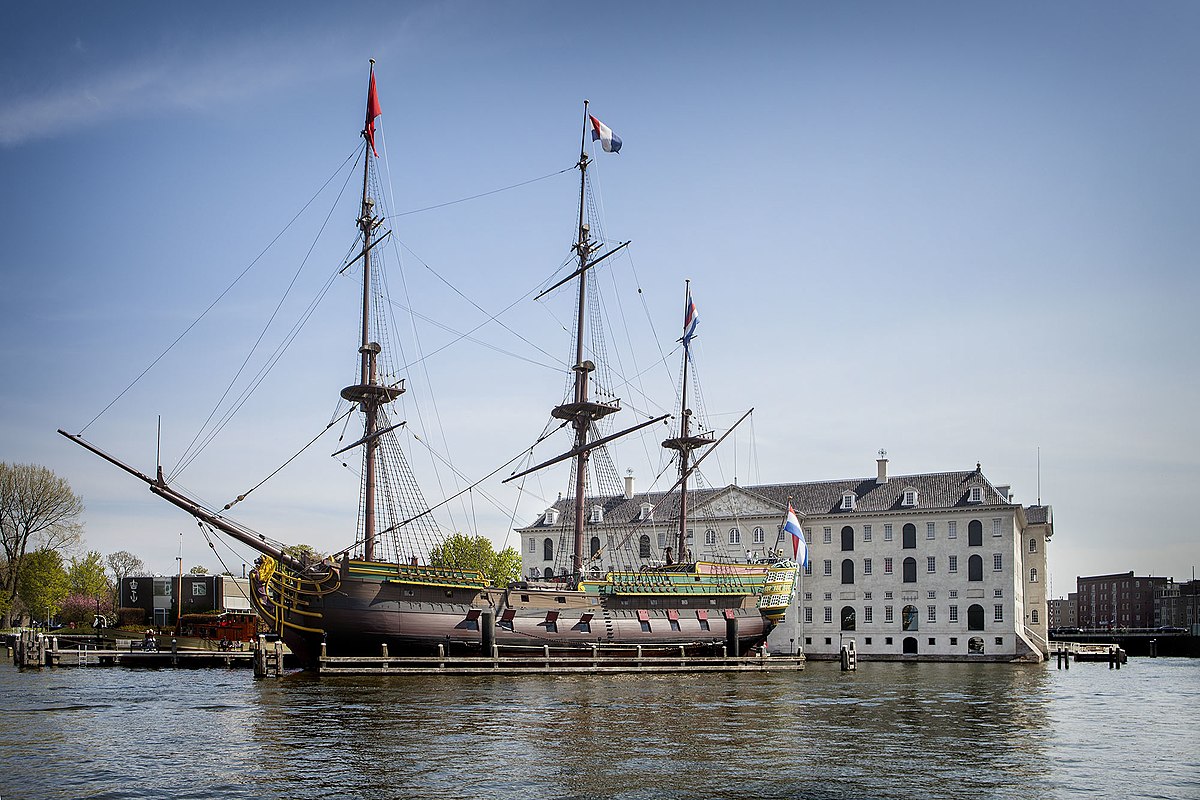 1200px-Replica_VOC-schip_Amsterdam
