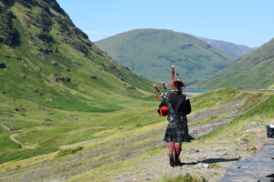 A,Scotsman,Playing,Bagpipes,In,Scottish,Highlands